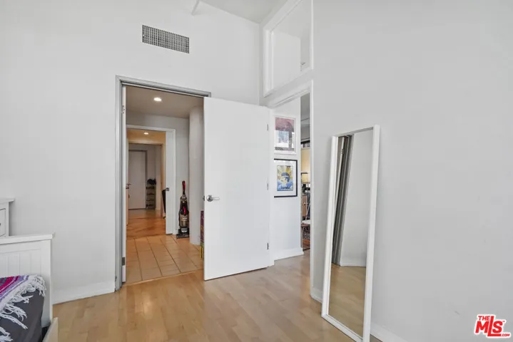 330 W 11th Street 306, Los Angeles, California 90015