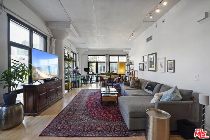 330 W 11th Street 306, Los Angeles, California 90015