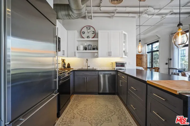 330 W 11th Street 306, Los Angeles, California 90015