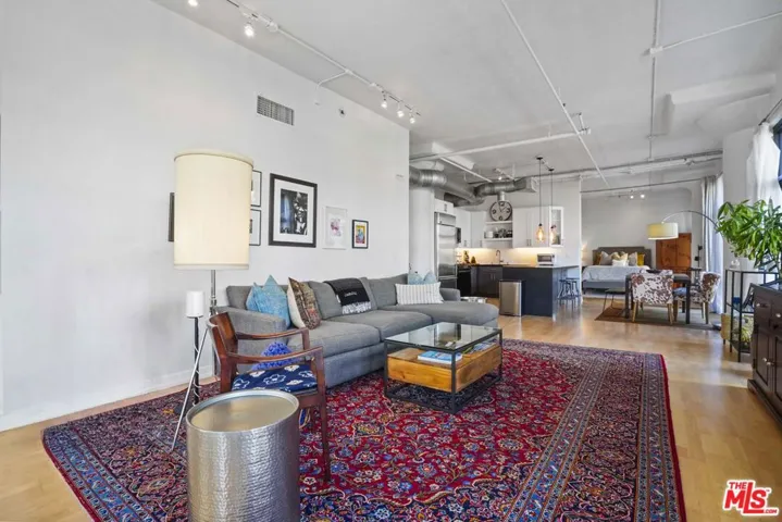330 W 11th Street 306, Los Angeles, California 90015