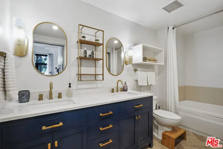 330 W 11th Street 306, Los Angeles, California 90015