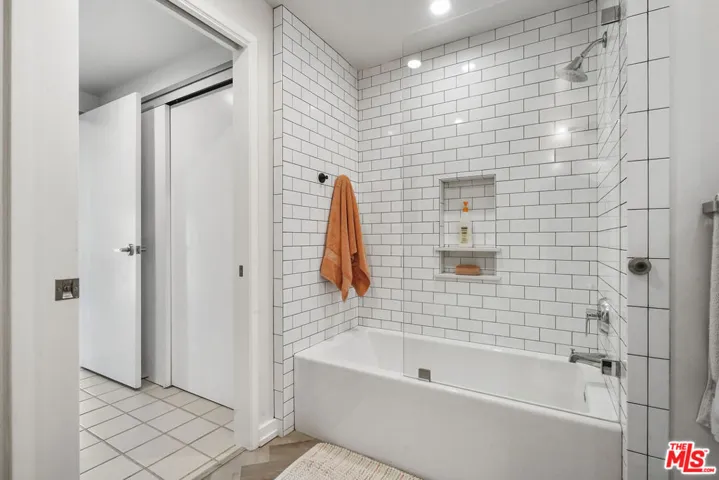 330 W 11th Street 306, Los Angeles, California 90015