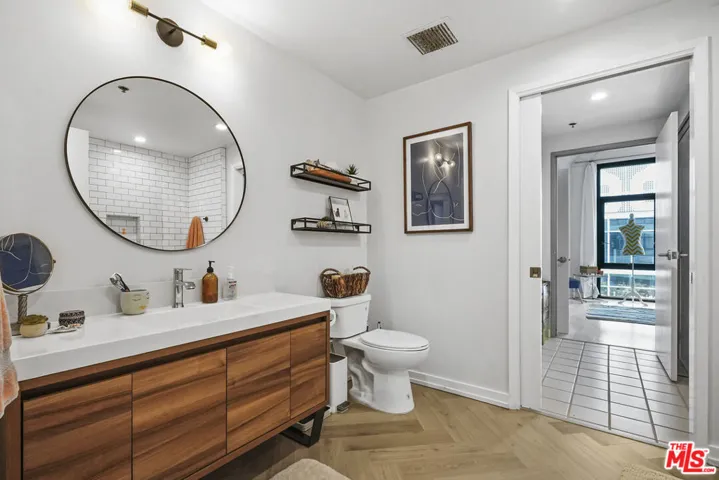 330 W 11th Street 306, Los Angeles, California 90015