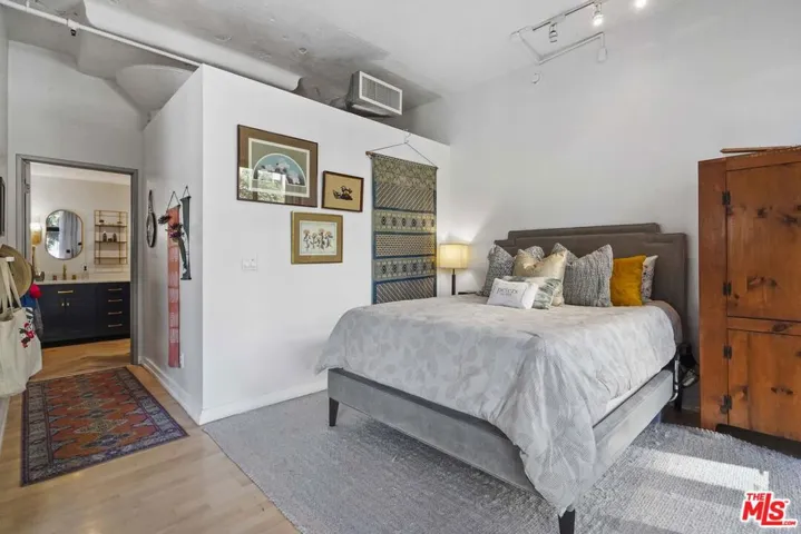 330 W 11th Street 306, Los Angeles, California 90015