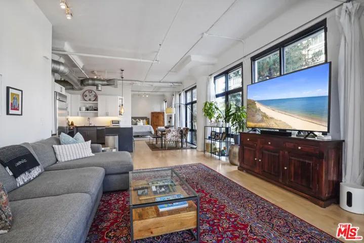 330 W 11th Street 306, Los Angeles, California 90015