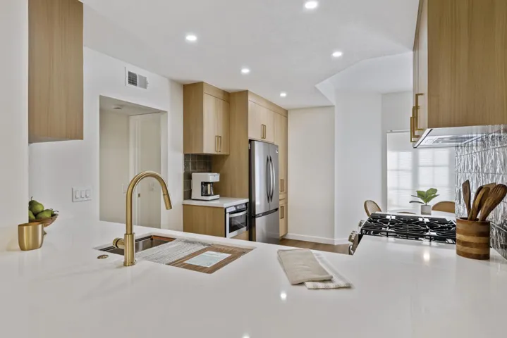4 (1)
