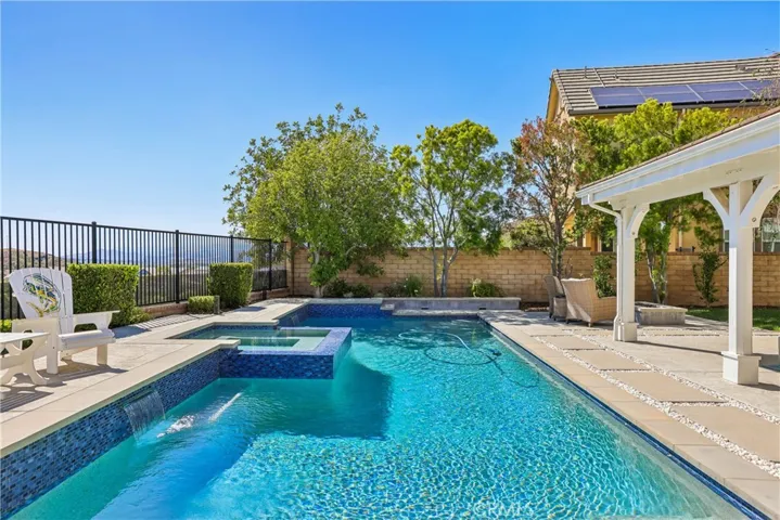 22462 Plantation Court, Saugus, California 91350