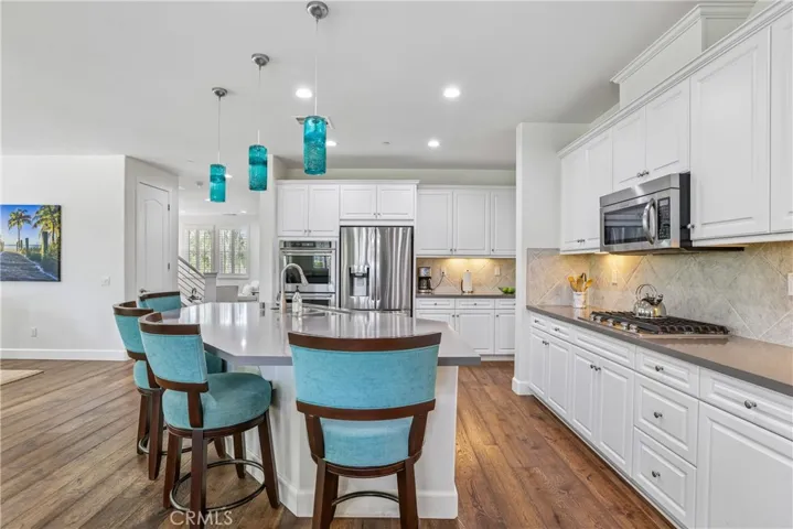 22462 Plantation Court, Saugus, California 91350