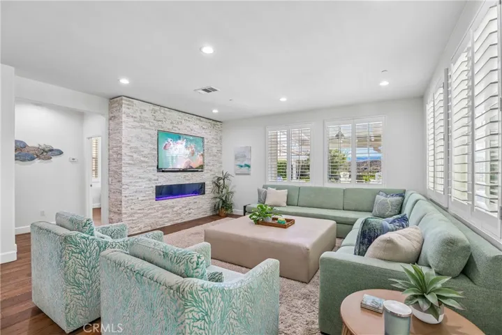 22462 Plantation Court, Saugus, California 91350