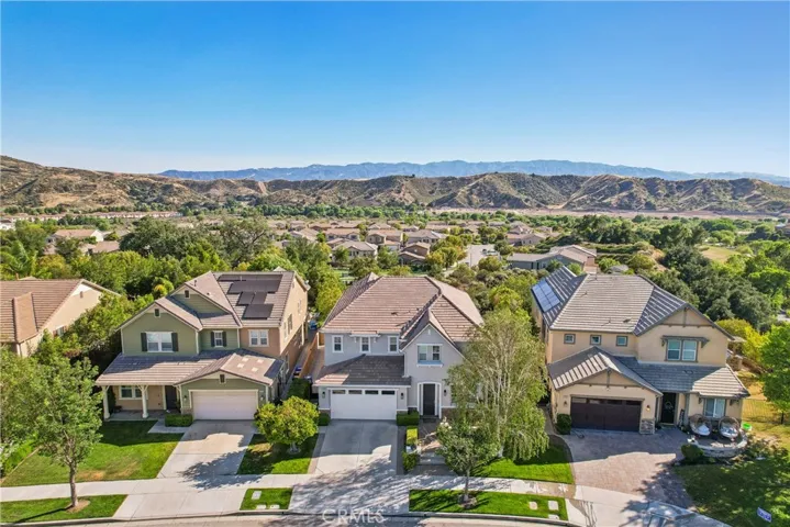 22462 Plantation Court, Saugus, California 91350