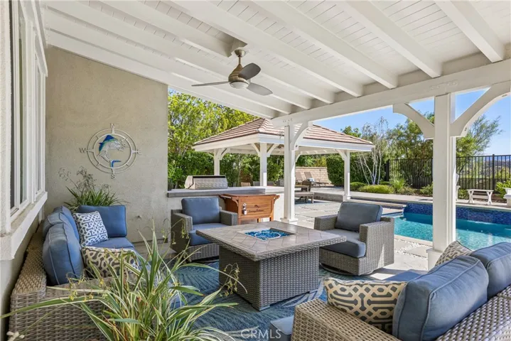 22462 Plantation Court, Saugus, California 91350