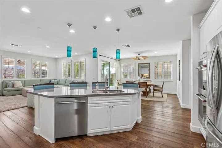 22462 Plantation Court, Saugus, California 91350
