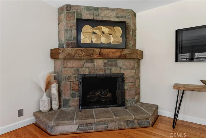 Unenhanced Photo of Fireplace