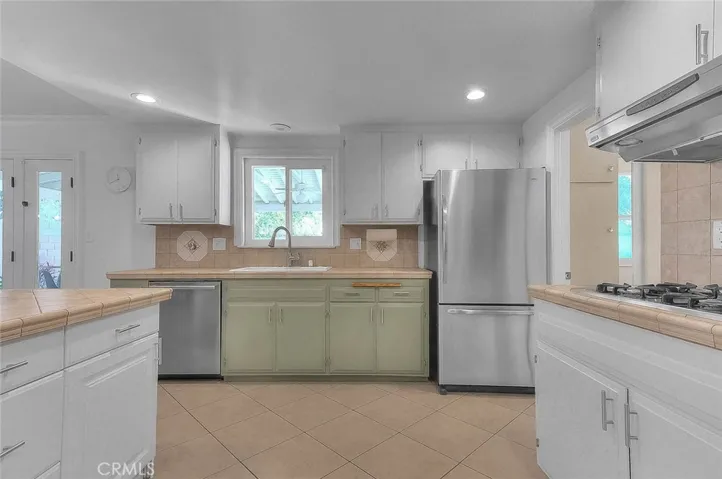 1517 E 19th, Santa Ana, California 92705