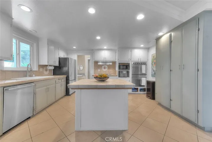 1517 E 19th, Santa Ana, California 92705