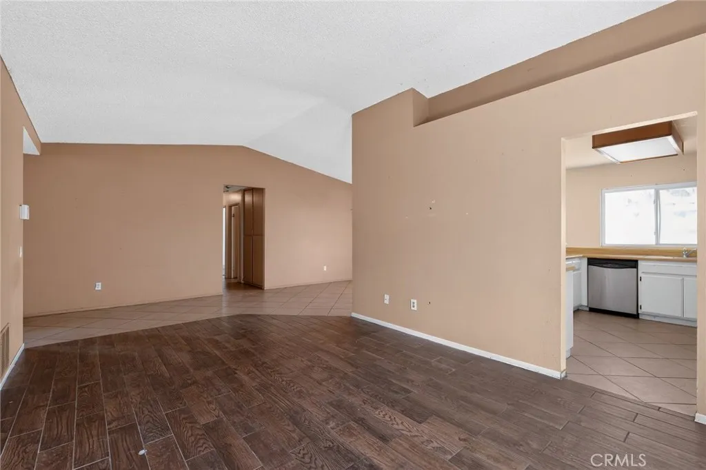 498 Serrana, Perris, California 92570 — photo 5