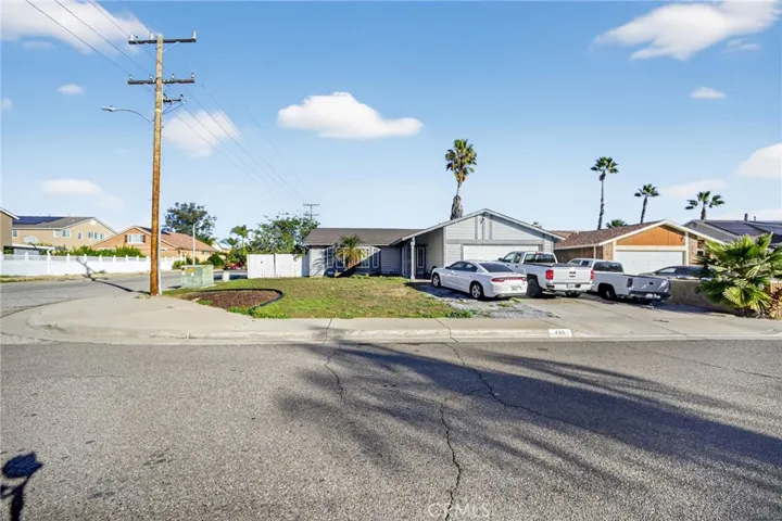 498 Serrana, Perris, California 92570