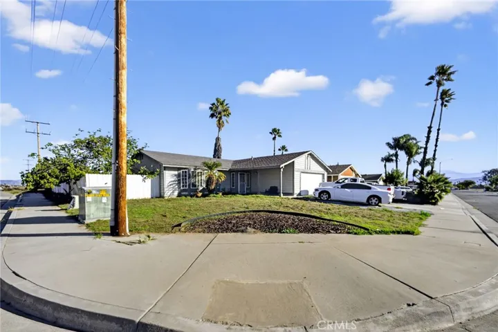 498 Serrana, Perris, California 92570