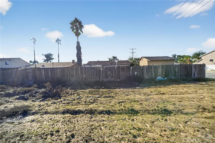 498 Serrana, Perris, California 92570