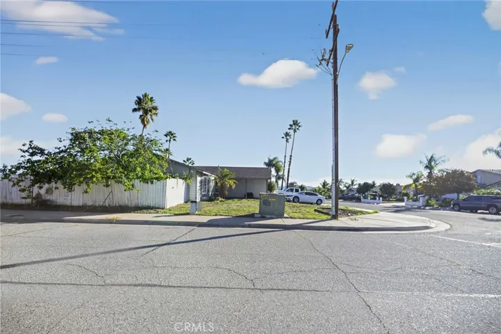 498 Serrana, Perris, California 92570
