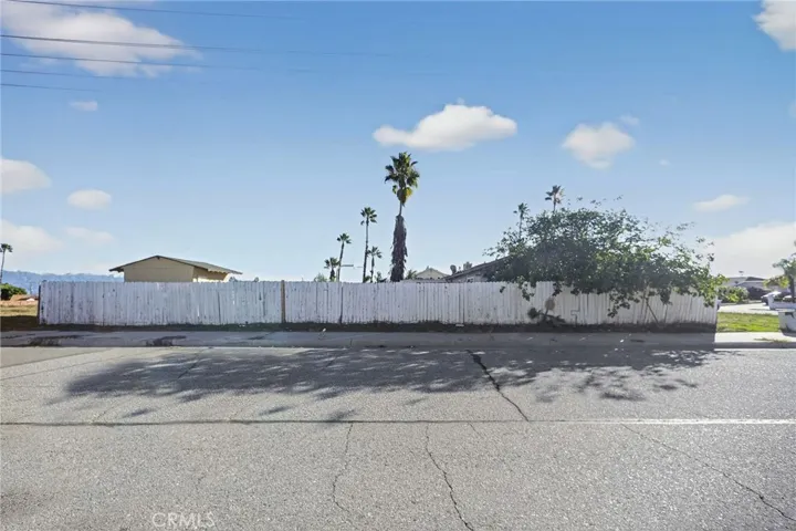 498 Serrana, Perris, California 92570