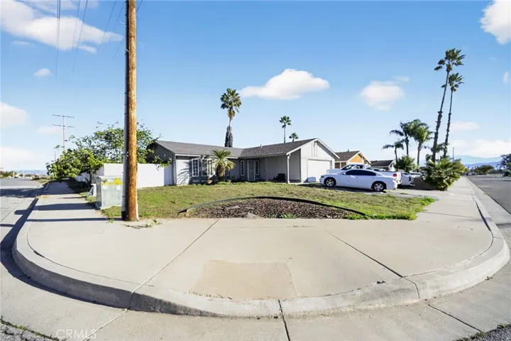 498 Serrana, Perris, California 92570
