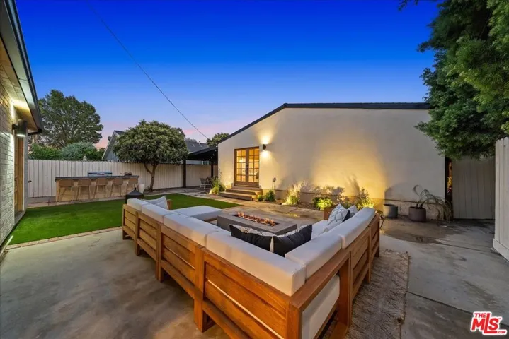 14537 Hesby Street, Sherman Oaks, California 91403