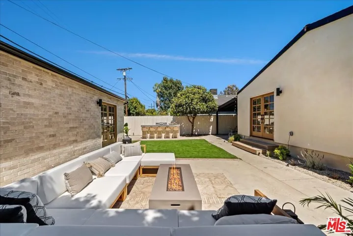 14537 Hesby Street, Sherman Oaks, California 91403