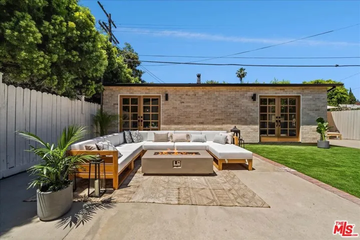 14537 Hesby Street, Sherman Oaks, California 91403