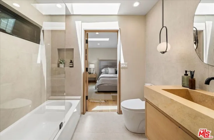 14537 Hesby Street, Sherman Oaks, California 91403