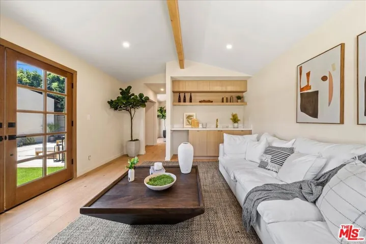 14537 Hesby Street, Sherman Oaks, California 91403