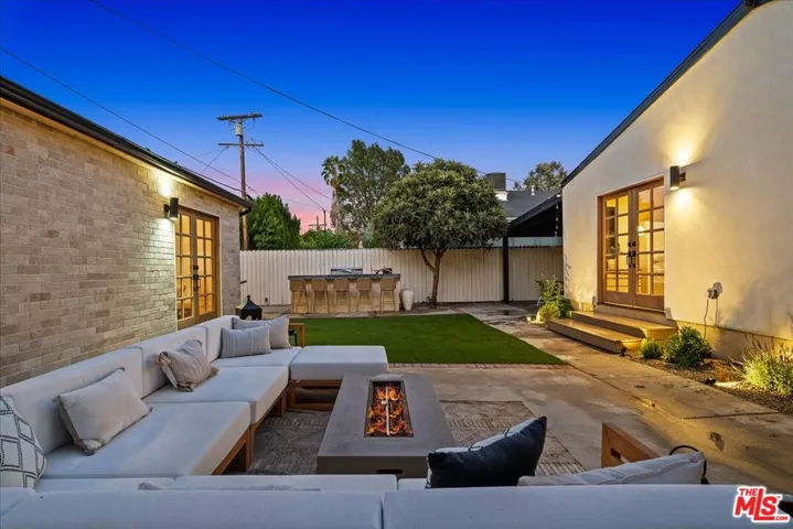 14537 Hesby Street, Sherman Oaks, California 91403