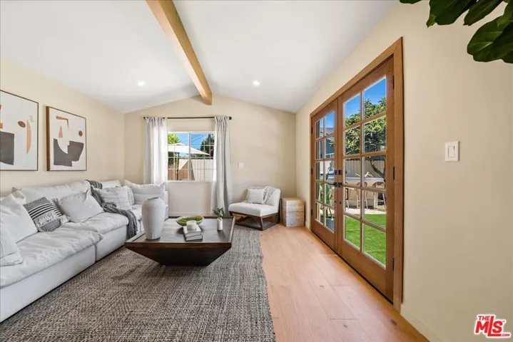 14537 Hesby Street, Sherman Oaks, California 91403