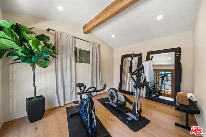 14537 Hesby Street, Sherman Oaks, California 91403