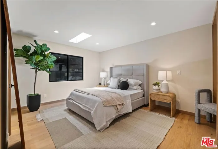 14537 Hesby Street, Sherman Oaks, California 91403