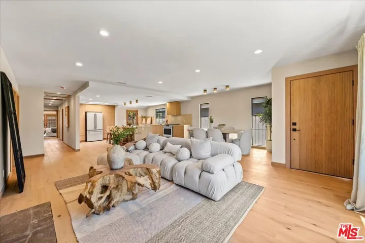 14537 Hesby Street, Sherman Oaks, California 91403