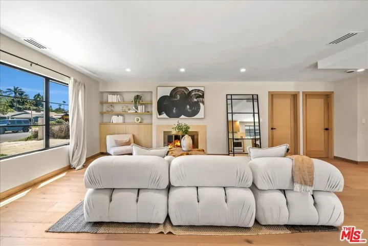 14537 Hesby Street, Sherman Oaks, California 91403