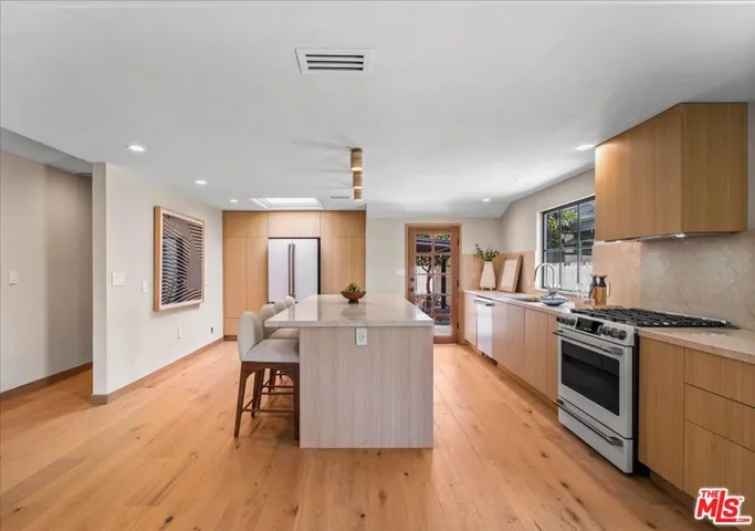 14537 Hesby Street, Sherman Oaks, California 91403