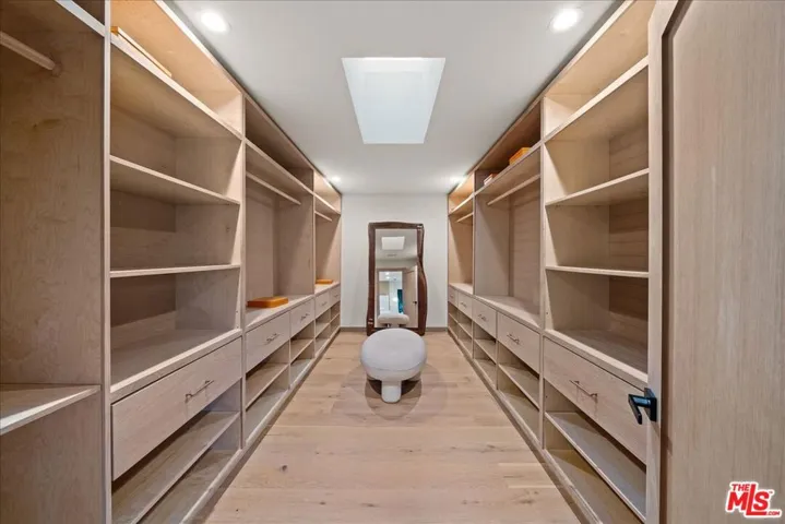 14537 Hesby Street, Sherman Oaks, California 91403