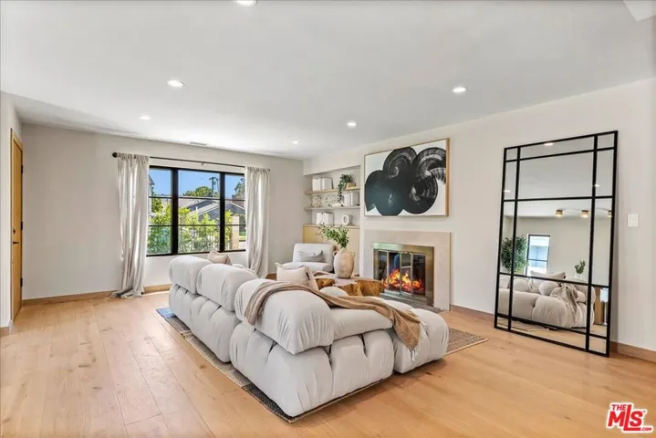 14537 Hesby Street, Sherman Oaks, California 91403