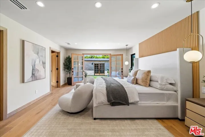 14537 Hesby Street, Sherman Oaks, California 91403