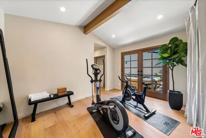14537 Hesby Street, Sherman Oaks, California 91403