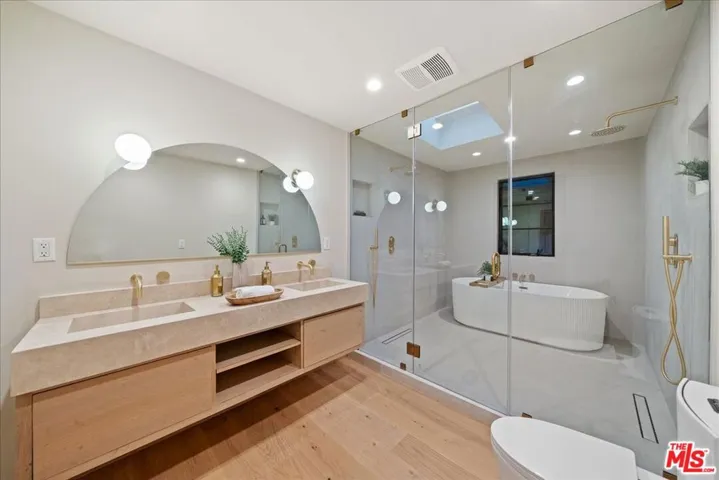 14537 Hesby Street, Sherman Oaks, California 91403