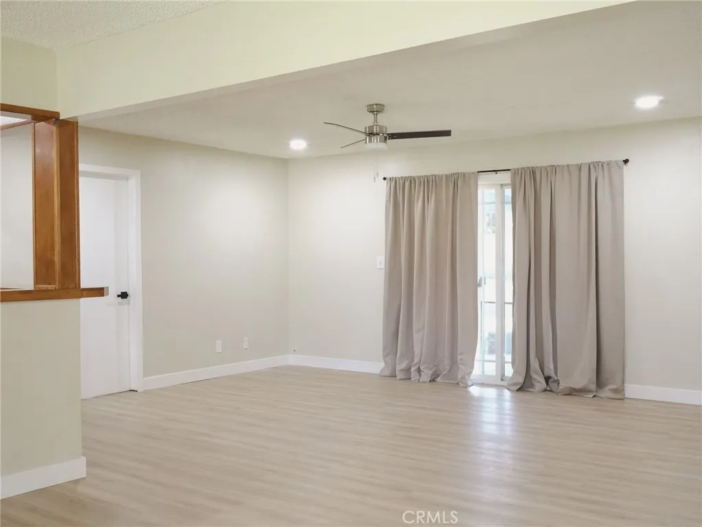 LIVING ROOM 3