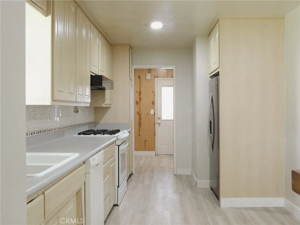 KITCHEN LEFT ANGLE