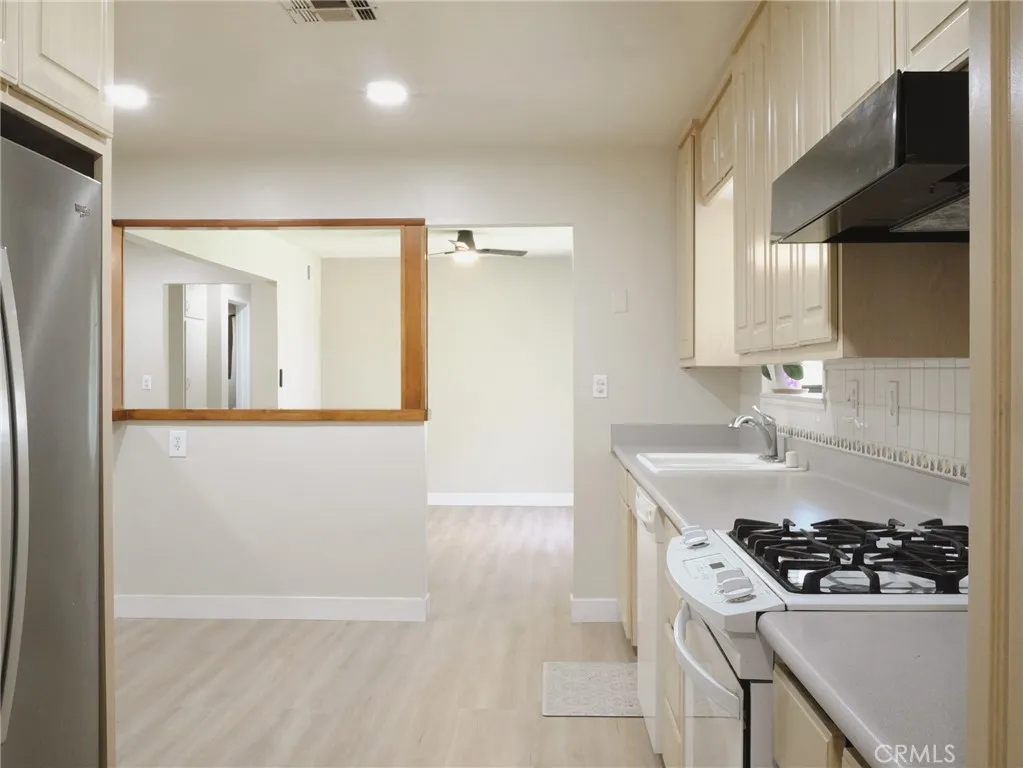 KITCHEN RIGHT ANGLE