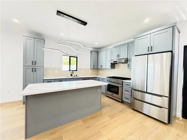 Kitchen with all appliances