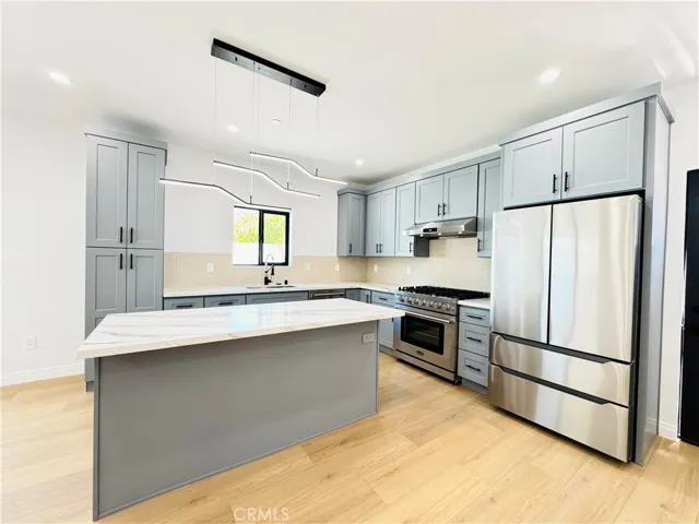 Kitchen with all appliances