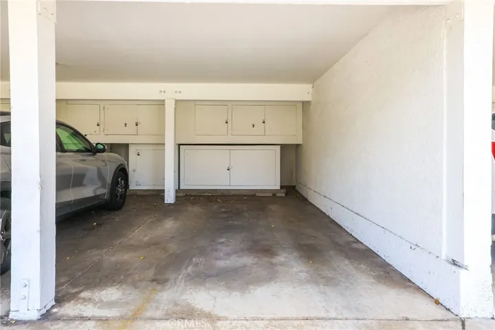 Upper and lower storage