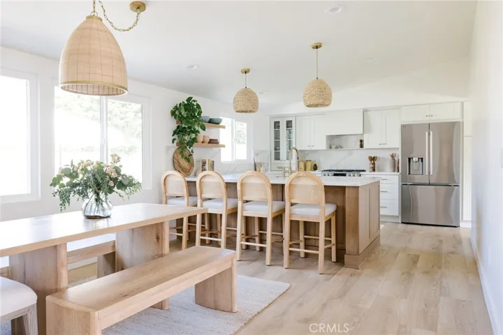 Recent install of blinds, please see additional photographs for reference.
